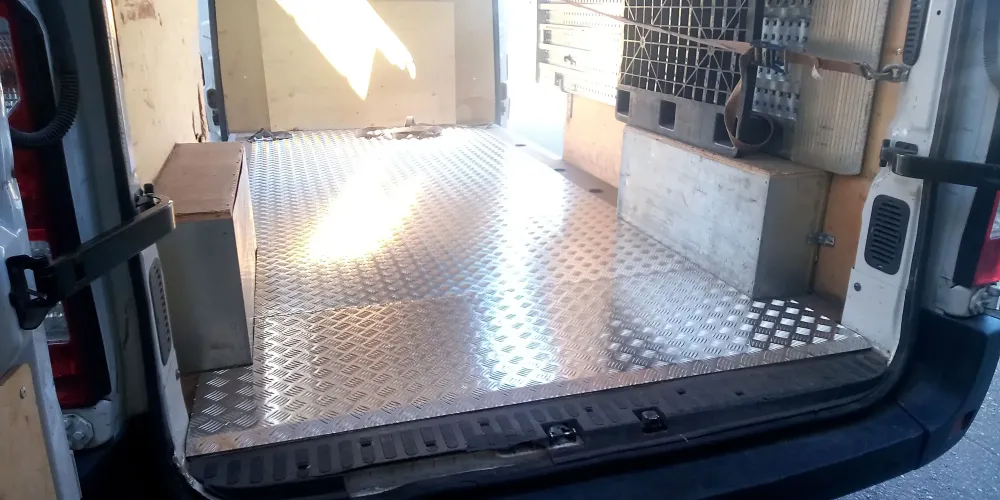 Plancher de fourgon tôle aluminium damier IMG_20250331_153846_623webp